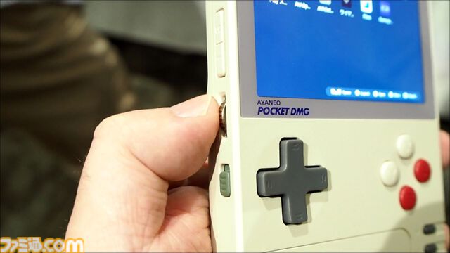 見た目はゲームボーイ（？）なAndroidゲーミングデバイス"AYANEO Pocket DMG"は縦型レトロスタイルが魅力的！ ハイエンドな横型デバイス"AYANEO Pocket EVO"も!!【発表会リポート】