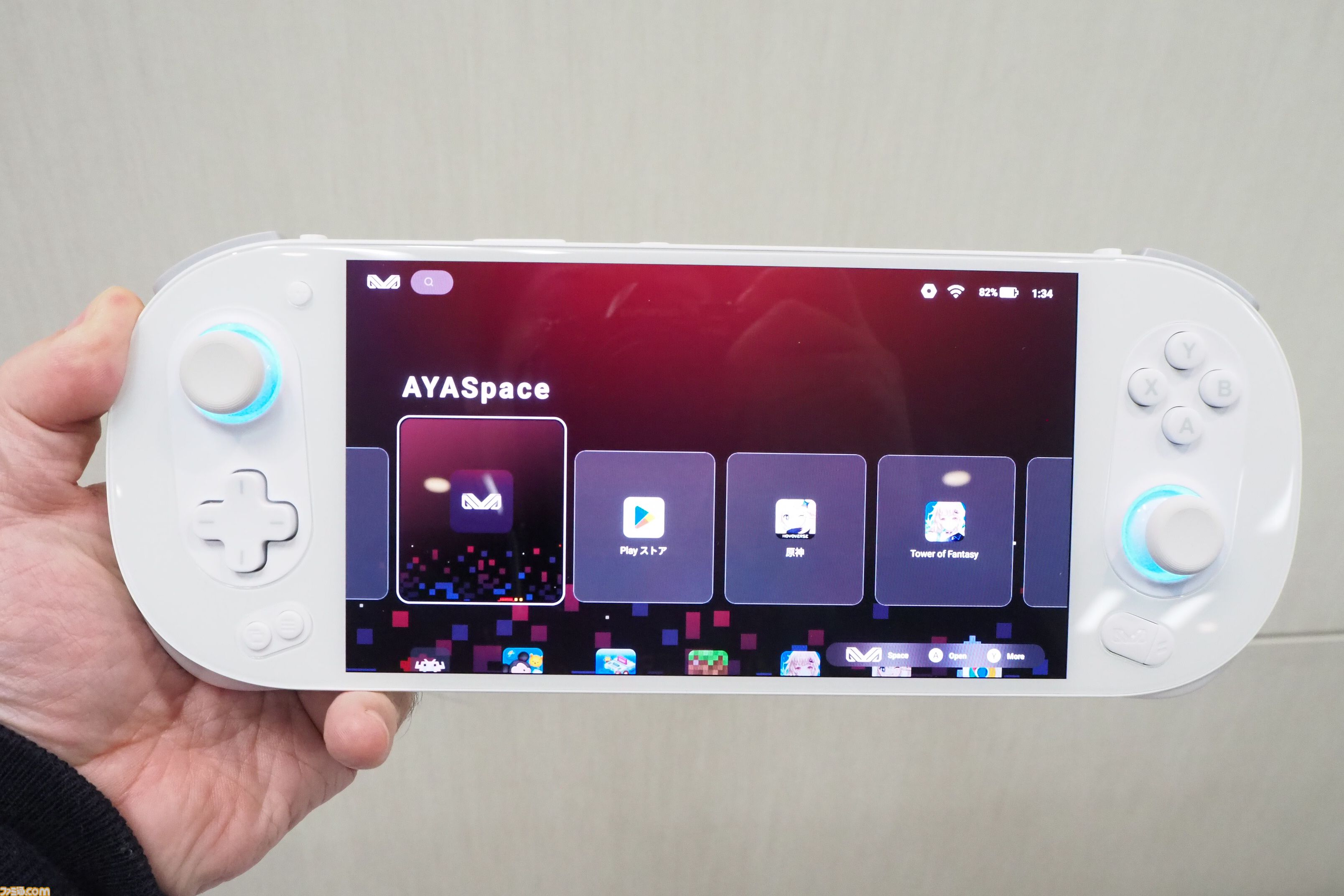 見た目はゲームボーイ（？）なAndroidゲーミングデバイス"AYANEO Pocket DMG"は縦型レトロスタイルが魅力的！ ハイエンドな横型デバイス"AYANEO Pocket EVO"も!!【発表会リポート】