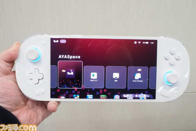 見た目はゲームボーイ（？）なAndroidゲーミングデバイス"AYANEO Pocket DMG"は縦型レトロスタイルが魅力的！ ハイエンドな横型デバイス"AYANEO Pocket EVO"も!!【発表会リポート】