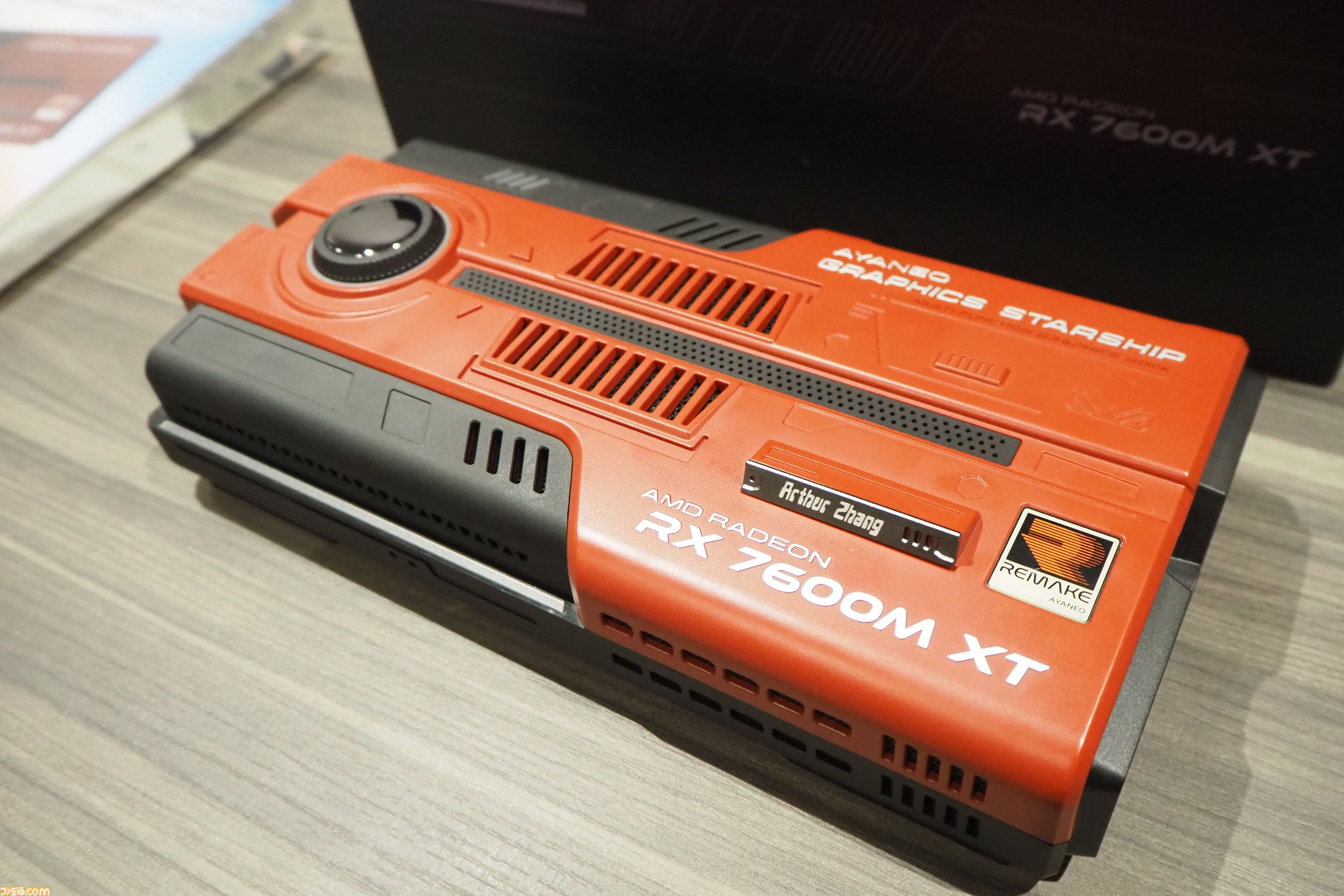 見た目はゲームボーイ（？）なAndroidゲーミングデバイス"AYANEO Pocket DMG"は縦型レトロスタイルが魅力的！ ハイエンドな横型デバイス"AYANEO Pocket EVO"も!!【発表会リポート】