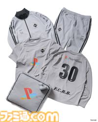 初代プレステをモチーフにしたコラボウェア登場。アパレルブランド“F.C.R.B.”ポップアップストアで先行販売【プレイステーション30周年】