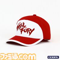 テリー・ボガードの愛用バイザーが商品化。頭上に投げて「OK！」と叫びたい。刺繍糸の振り方向は作中のグラフィックを参考