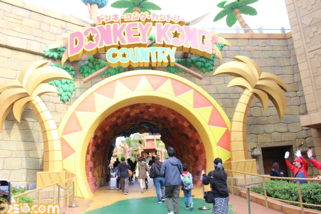 【USJ】新エリア“ドンキーコング・カントリー”のエントランスがついに公開。グランドオープンに先駆けて体験できるプレミア先行オープンも本日より開始