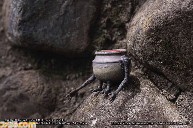 『エルデンリング』小壺だらけのカプセルトイが販売開始。フレーバーテキストが書かれた特典カード同梱。運がよければ“勇者の肉塊”も入ってる