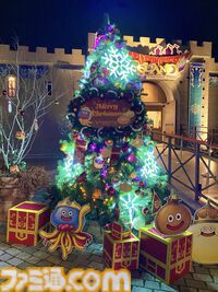 『ドラクエ』冬のリアルイベントが東京・南青山で12月2日開催。スライムのLEDライトが彩るクリスマスツリー、モンスターパネルがお出迎え
