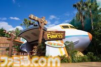 USJ“ドンキーコング・カントリー”先行体験リポート。途切れたレールをジャンプで飛び越えるトロッコなど、ゲーム内でおなじみのシーンを実際に体験できる夢のようなエリア