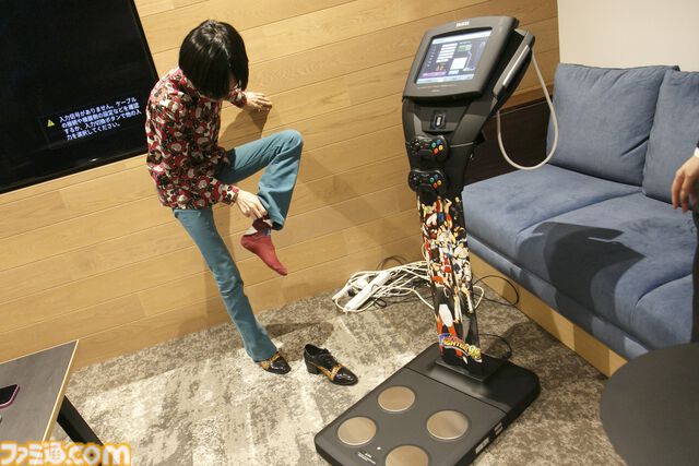 【ネオジオ新ハード？ 】『KOF '98』を遊べる体組成計は社員の魔改造によって生まれた。奇抜プロダクトに秘めた真面目な想い【SNK×タニタ社長対談】