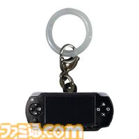 歴代PSコントローラーやPSPが手のひらサイズのアクセサリーに。全国のガシャポンで発売中