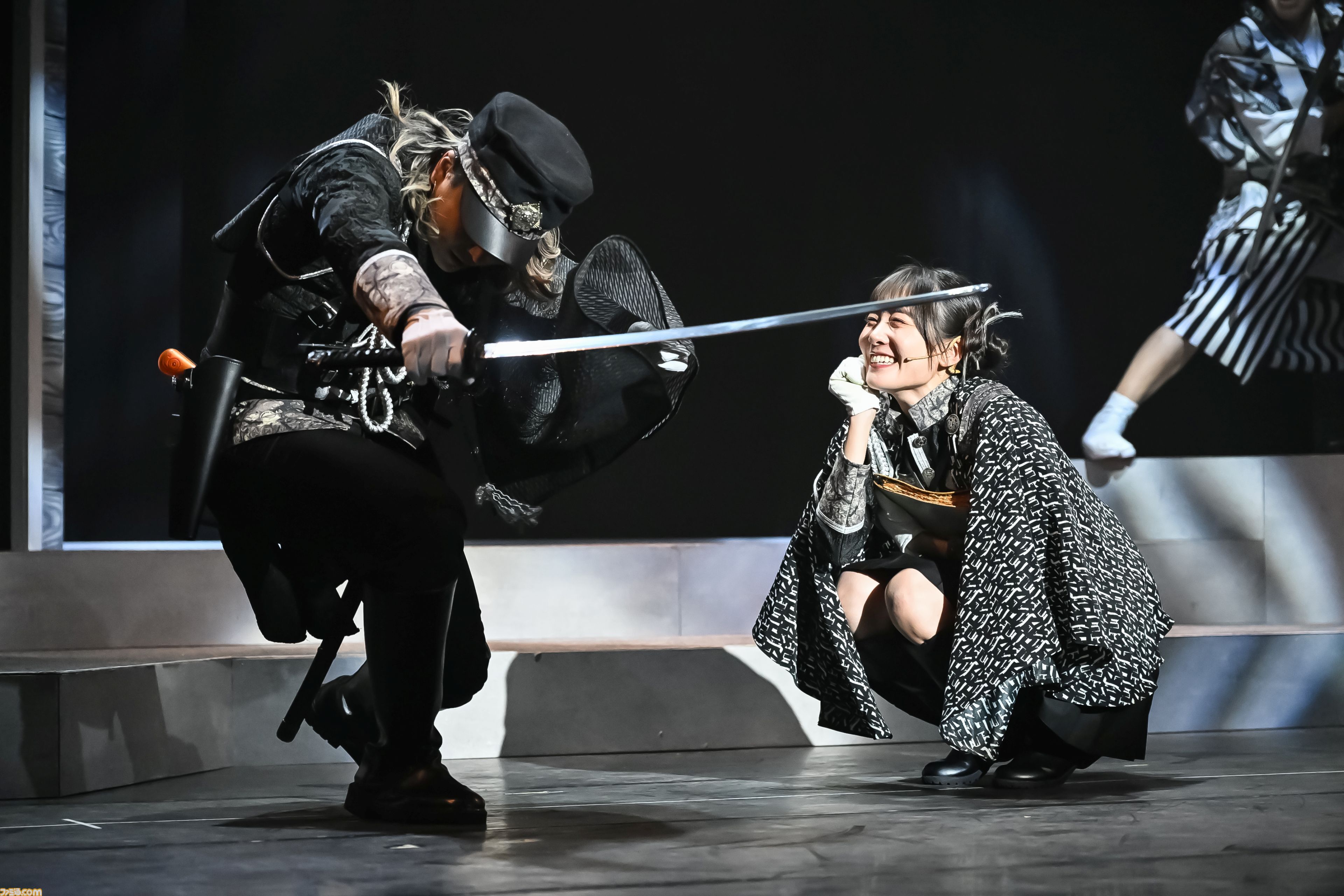 舞台『爆剣 -帝国幻想兵団-』上演スタート。大正時代に召喚された剣士たちにはある秘密が――ヨコオ流エンタメフルコースは最後のデザート（余韻）すらホロ苦い