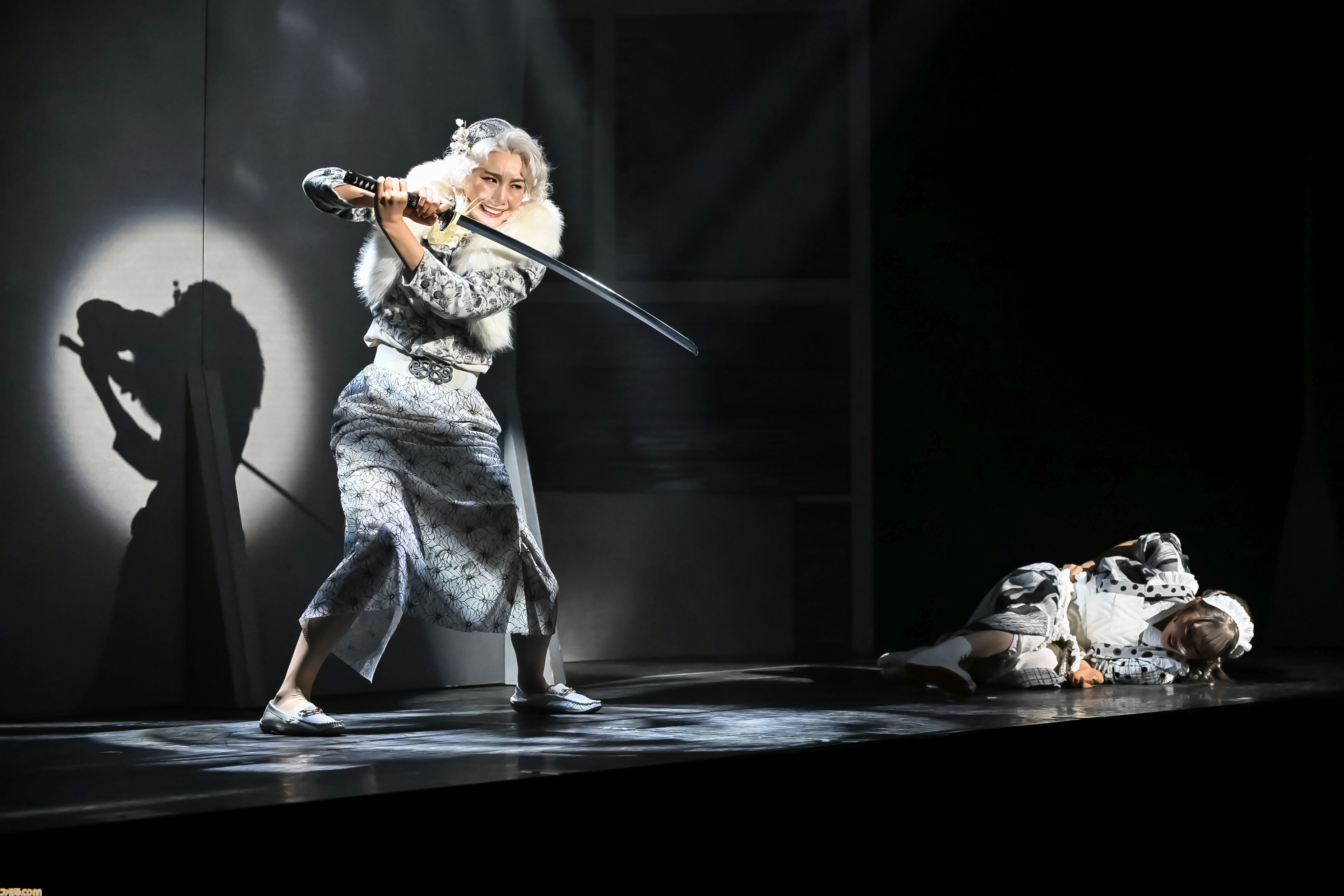舞台『爆剣 -帝国幻想兵団-』上演スタート。大正時代に召喚された剣士たちにはある秘密が――ヨコオ流エンタメフルコースは最後のデザート（余韻）すらホロ苦い