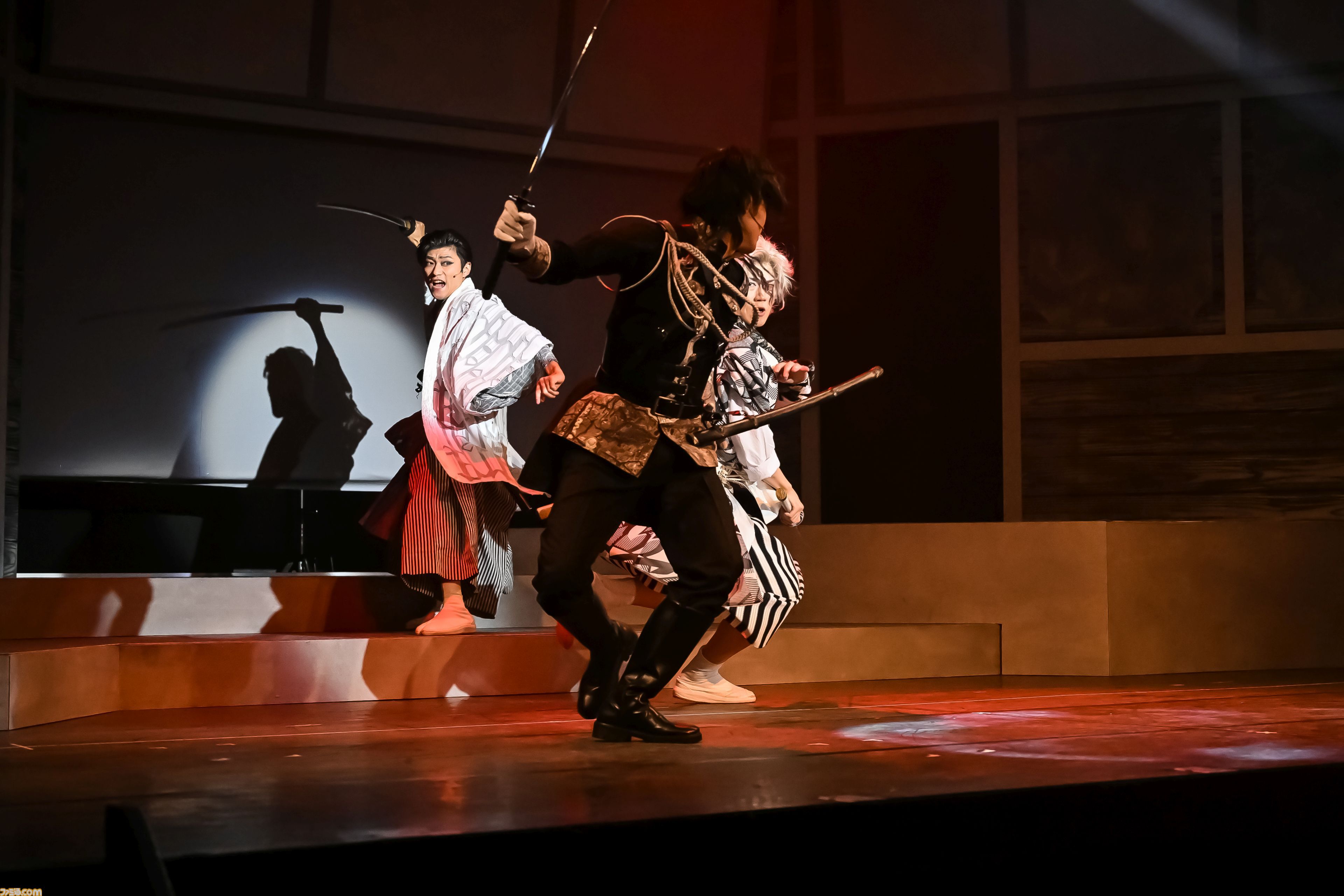 舞台『爆剣 -帝国幻想兵団-』上演スタート。大正時代に召喚された剣士たちにはある秘密が――ヨコオ流エンタメフルコースは最後のデザート（余韻）すらホロ苦い