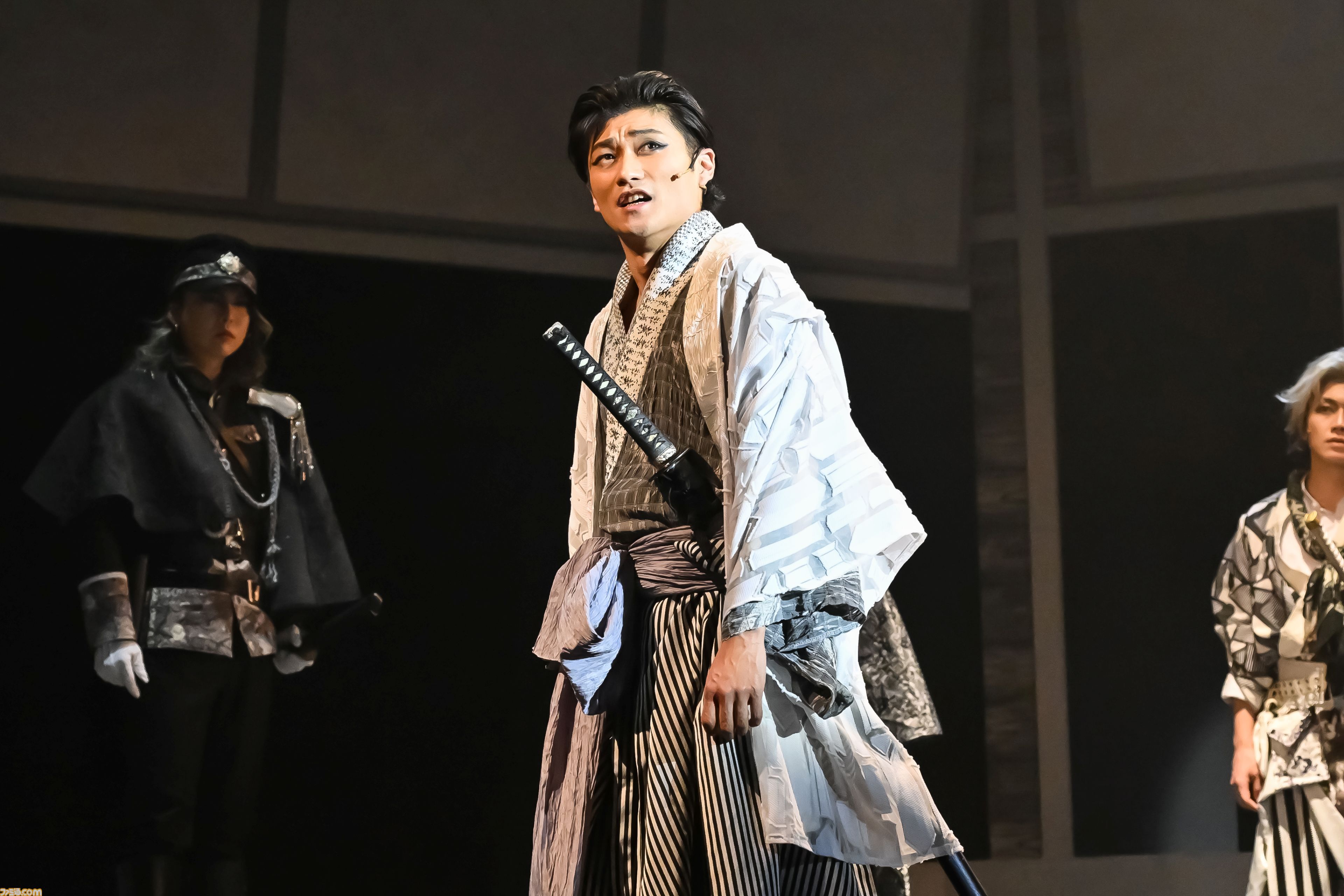 舞台『爆剣 -帝国幻想兵団-』上演スタート。大正時代に召喚された剣士たちにはある秘密が――ヨコオ流エンタメフルコースは最後のデザート（余韻）すらホロ苦い
