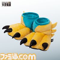 『モンハン』大狩猟展大阪では、粘菌を頭と手に付けられるブラキディオスのニット帽&ミトンやオオナズチが潜むTシャツなど新グッズが追加。本日（12/20）一般チケット販売開始