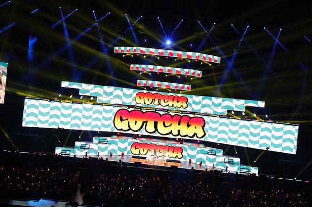 『シャニマス』6thライブ横浜公演1日目リポート。DJ小糸による変幻自在なメドレーで会場が揺れる。“シャイニーPRオファー”の3曲も初披露