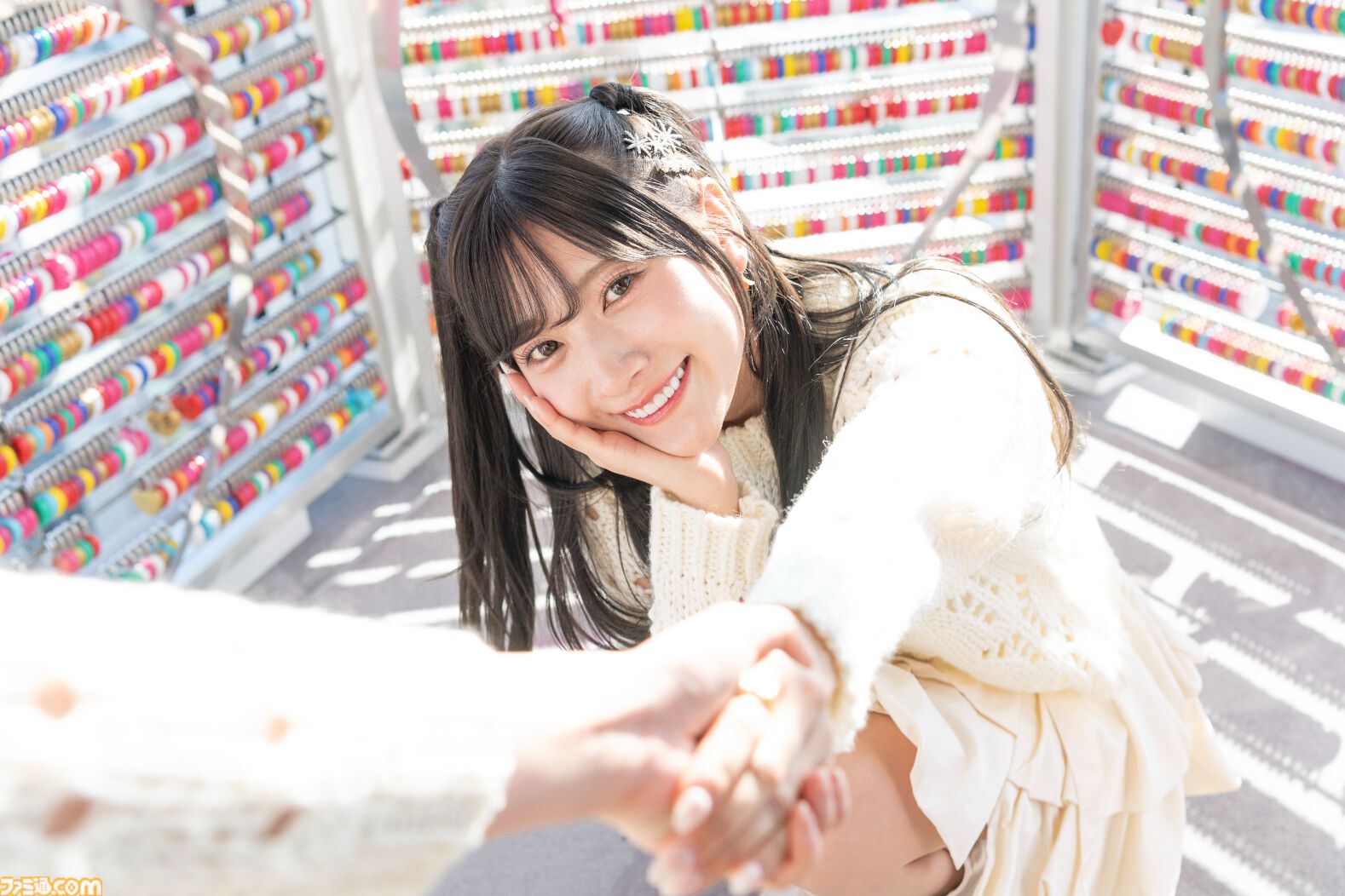 小坂井祐莉絵さん＆山田麻莉奈さんとデートしている気分になれる記事。「福岡イイ」と感じられた『制服カノジョ』聖地巡礼バスツアーリポートを写真盛りだくさんでお届け