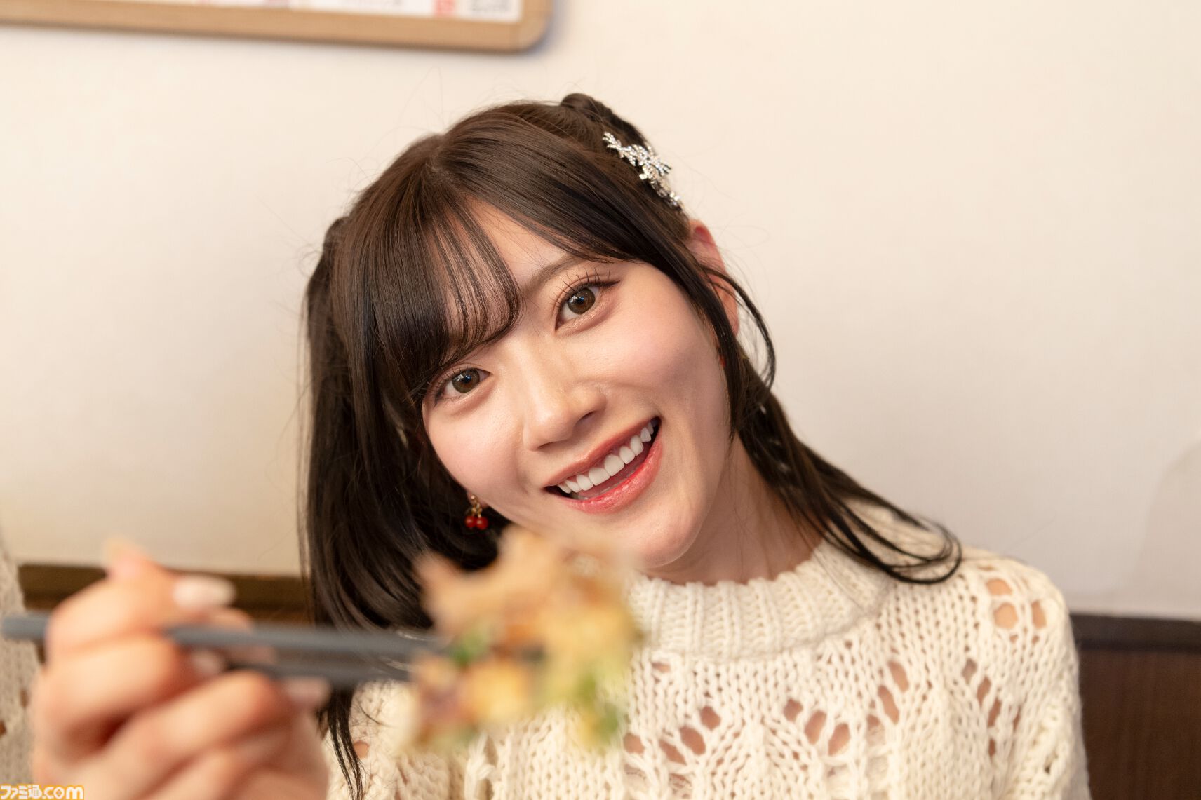 小坂井祐莉絵さん＆山田麻莉奈さんとデートしている気分になれる記事。「福岡イイ」と感じられた『制服カノジョ』聖地巡礼バスツアーリポートを写真盛りだくさんでお届け