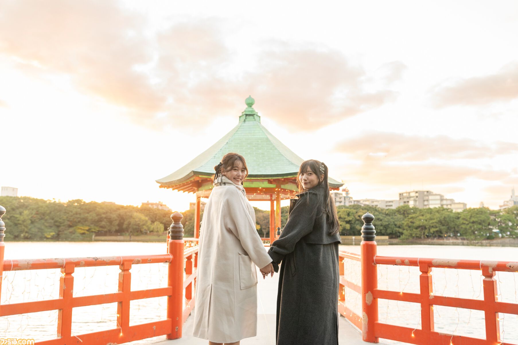 小坂井祐莉絵さん＆山田麻莉奈さんとデートしている気分になれる記事。「福岡イイ」と感じられた『制服カノジョ』聖地巡礼バスツアーリポートを写真盛りだくさんでお届け