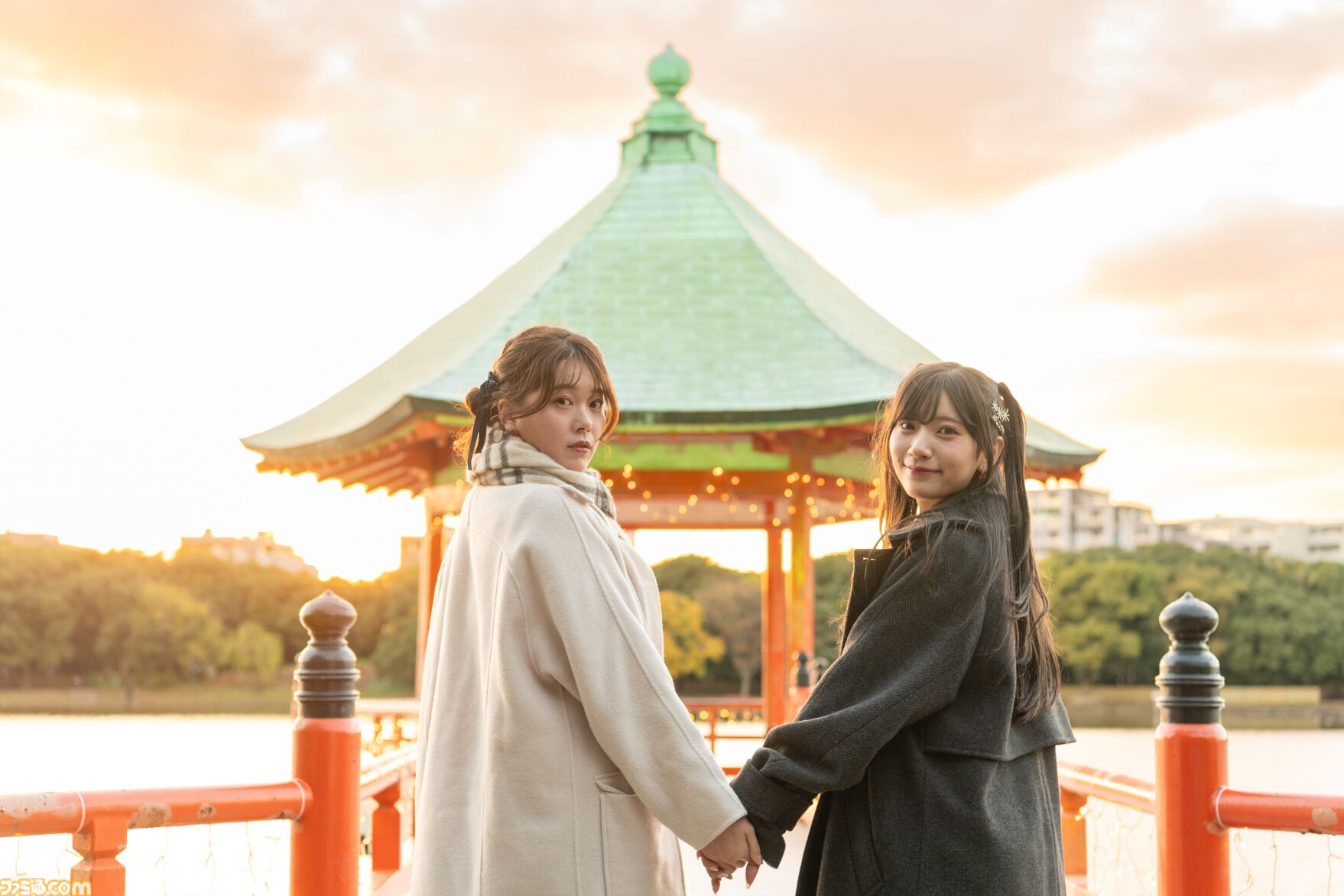 小坂井祐莉絵さん＆山田麻莉奈さんとデートしている気分になれる記事。「福岡イイ」と感じられた『制服カノジョ』聖地巡礼バスツアーリポートを写真盛りだくさんでお届け
