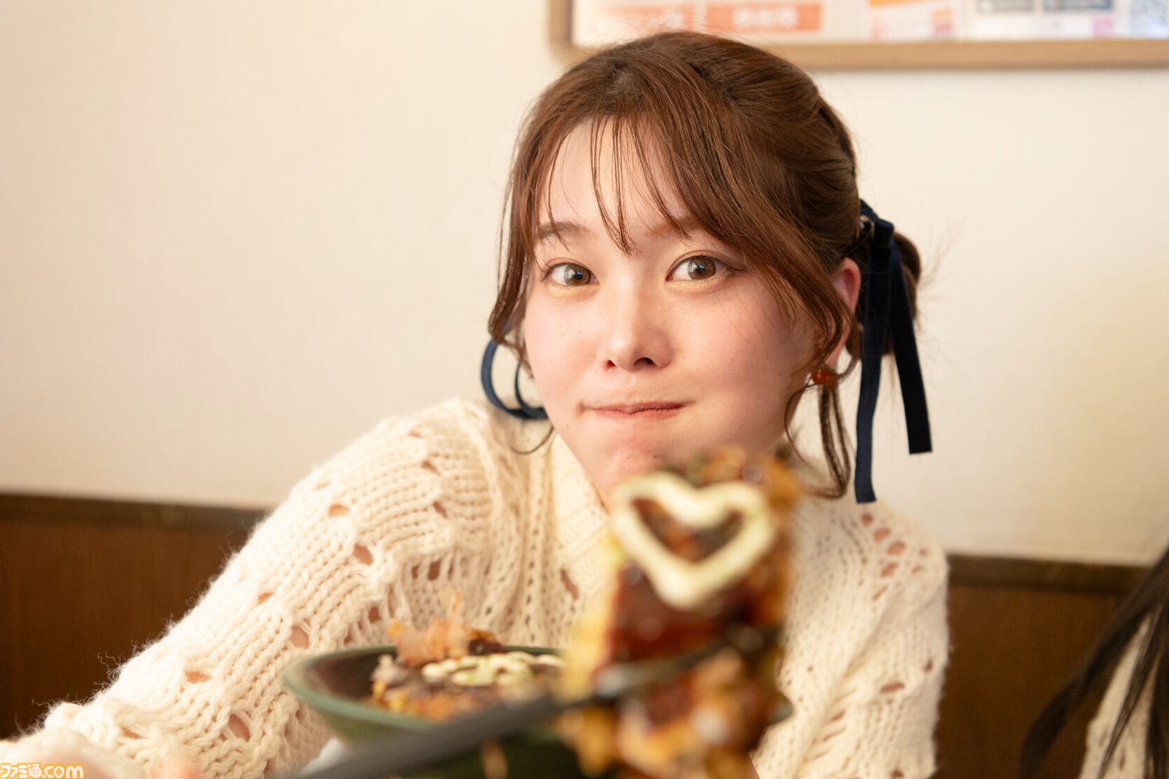 小坂井祐莉絵さん＆山田麻莉奈さんとデートしている気分になれる記事。「福岡イイ」と感じられた『制服カノジョ』聖地巡礼バスツアーリポートを写真盛りだくさんでお届け