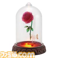 『ディズニープリンセス』一番くじが本日（12/27）発売。『美女と野獣』を象徴する“魔法のバラ”再現のライトは幻想的なインテリアに