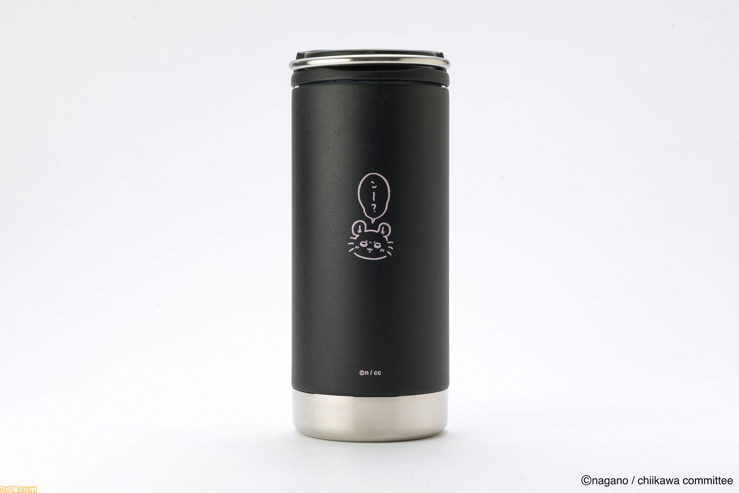 『ちいかわ』ステンレスボトルが登場。ちいかわやハチワレたちのピースサイン姿をあしらった、マットで落ち着いた色合い