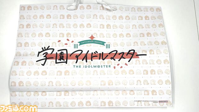 【コミケ】『学マス』ブースリポート。初星の学園パンフレットや生徒手帳など豪華ノベルティセットの配布や特大モニターでアイドルたちのライブを観られる
