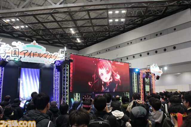 【コミケ】『学マス』ブースリポート。初星の学園パンフレットや生徒手帳など豪華ノベルティセットの配布や特大モニターでアイドルたちのライブを観られる