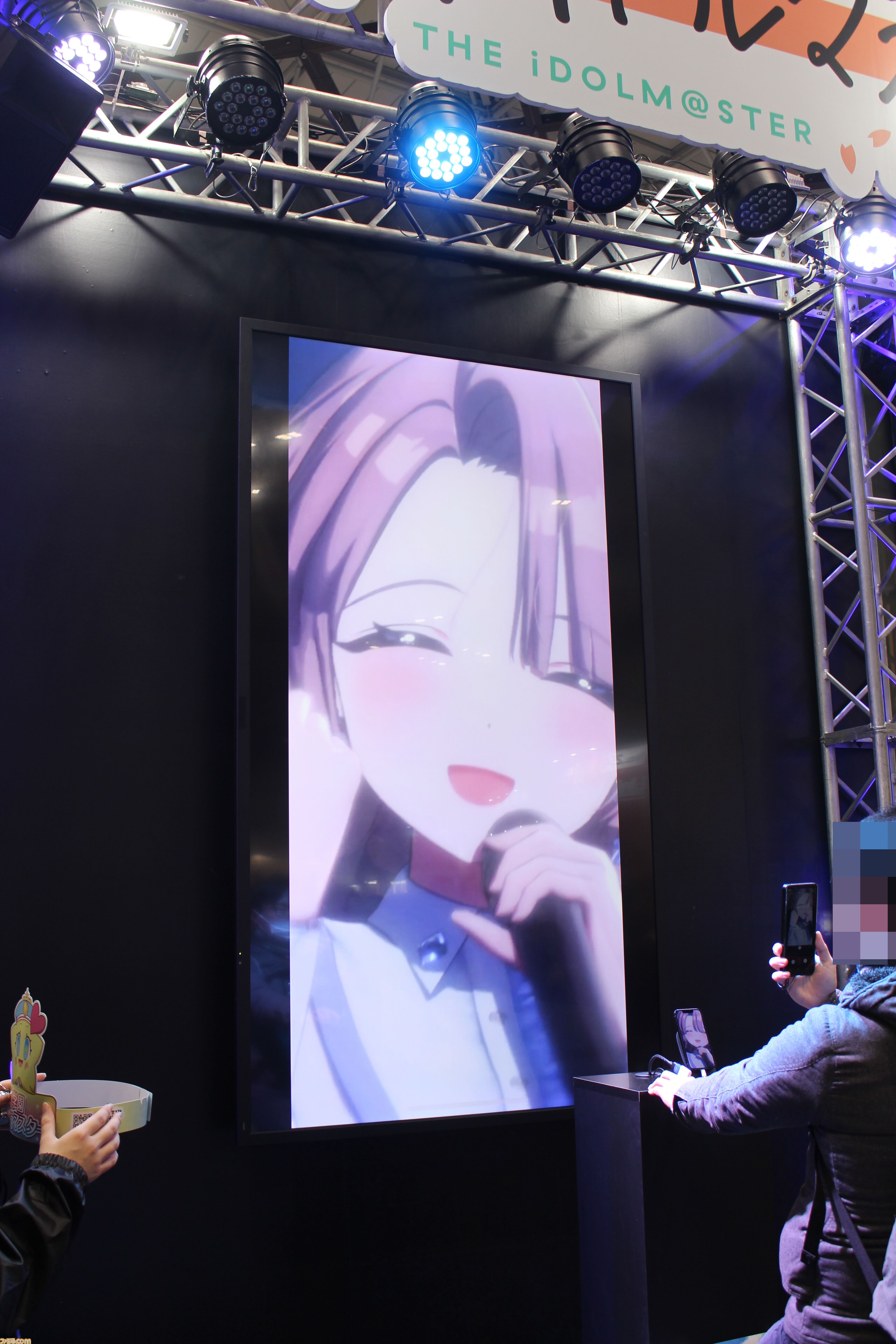 【コミケ】『学マス』ブースリポート。初星の学園パンフレットや生徒手帳など豪華ノベルティセットの配布や特大モニターでアイドルたちのライブを観られる
