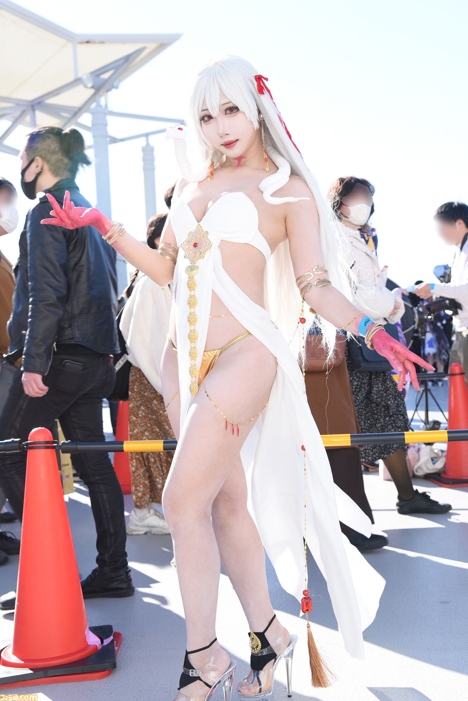 【コミケ2024冬】コスプレ特集。『NIKKE』怪盗クエンシーにレッドシューズ、ラピ：レッドフードなど素敵なレイヤーがずらり！ マルシルの「以来の才女」は欠席