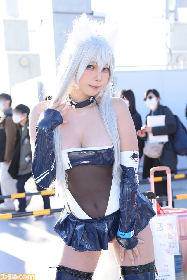 コミケ105はコスプレも熱い！ 『ドラクエ3 リメイク』勇者＆賢者、花嫁姿の『ニーア』2B、『着せ恋』喜多川バニー、『葬送のフリーレン』メトーデなど