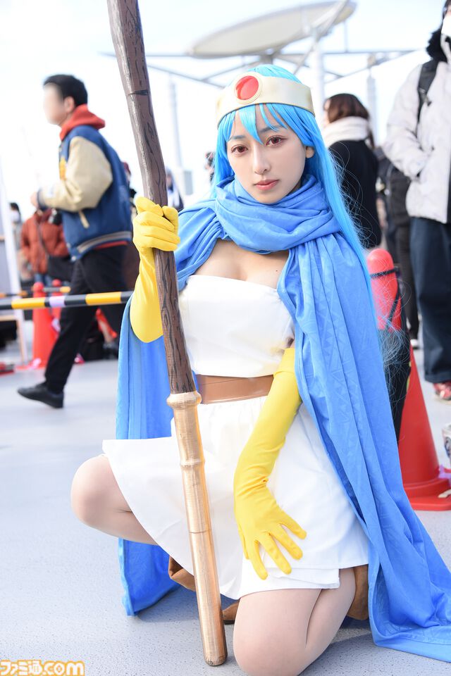 コミケ105はコスプレも熱い！ 『ドラクエ3 リメイク』勇者＆賢者、花嫁姿の『ニーア』2B、『着せ恋』喜多川バニー、『葬送のフリーレン』メトーデなど
