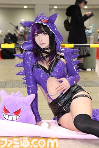 コミケ105はコスプレも熱い！ 『ドラクエ3 リメイク』勇者＆賢者、花嫁姿の『ニーア』2B、『着せ恋』喜多川バニー、『葬送のフリーレン』メトーデなど