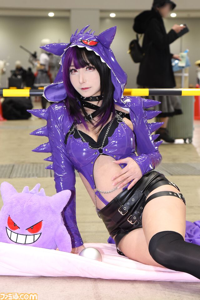 コミケ105はコスプレも熱い！ 『ドラクエ3 リメイク』勇者＆賢者、花嫁姿の『ニーア』2B、『着せ恋』喜多川バニー、『葬送のフリーレン』メトーデなど