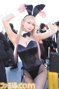 コミケ105はコスプレも熱い！ 『ドラクエ3 リメイク』勇者＆賢者、花嫁姿の『ニーア』2B、『着せ恋』喜多川バニー、『葬送のフリーレン』メトーデなど