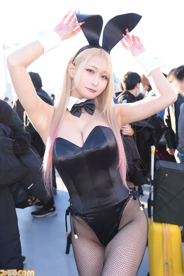 コミケ105はコスプレも熱い！ 『ドラクエ3 リメイク』勇者＆賢者、花嫁姿の『ニーア』2B、『着せ恋』喜多川バニー、『葬送のフリーレン』メトーデなど