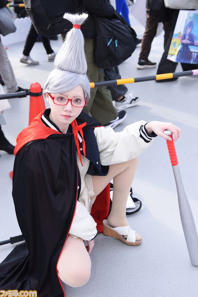 コミケ105はコスプレも熱い！ 『ドラクエ3 リメイク』勇者＆賢者、花嫁姿の『ニーア』2B、『着せ恋』喜多川バニー、『葬送のフリーレン』メトーデなど