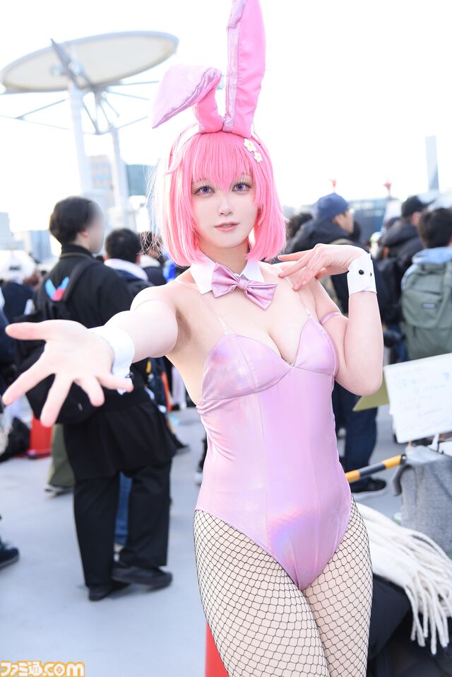 コミケ105はコスプレも熱い！ 『ドラクエ3 リメイク』勇者＆賢者、花嫁姿の『ニーア』2B、『着せ恋』喜多川バニー、『葬送のフリーレン』メトーデなど