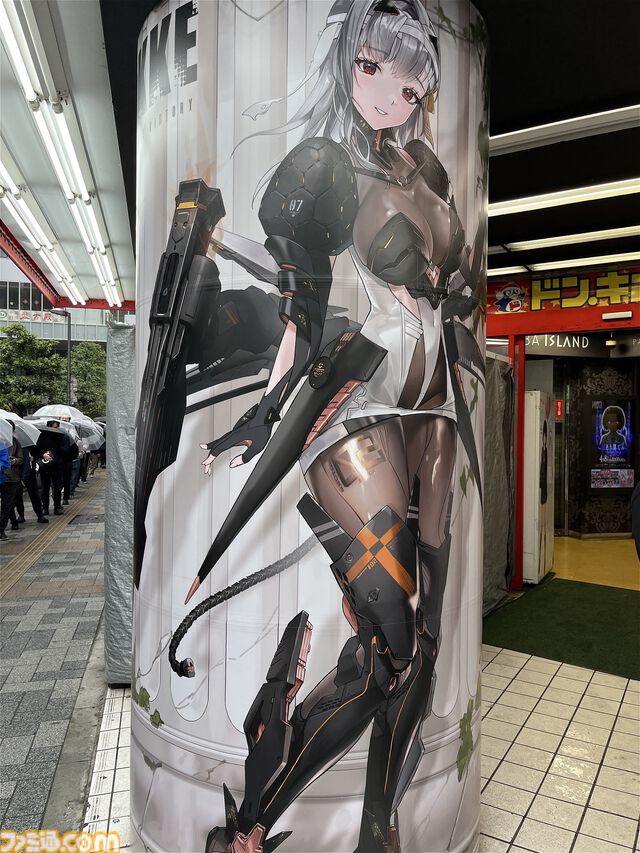 【NIKKE】秋葉原ドンキの巨大広告が展示。看板に隠されたCDKEYのピースをつなげるとジュエル300個がもらえる【ニケ】
