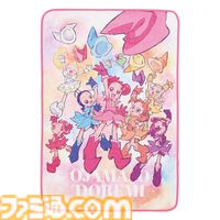 『おジャ魔女どれみ』25周年一番くじが1月11日に発売。馬越嘉彦描き下ろしのキャンバスボードや見習いタップのアクセサリーケースが登場。ラストワン賞のハナちゃん飛びつきクッションには思わずにっこり