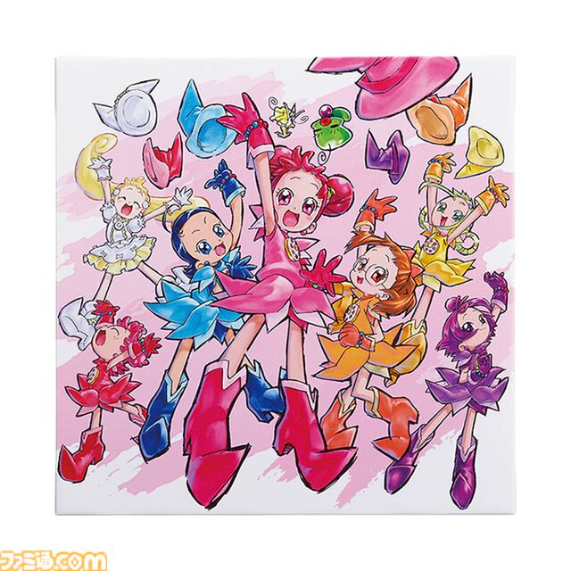 『おジャ魔女どれみ』25周年一番くじが1月11日に発売。馬越嘉彦描き下ろしのキャンバスボードや見習いタップのアクセサリーケースが登場。ラストワン賞のハナちゃん飛びつきクッションには思わずにっこり