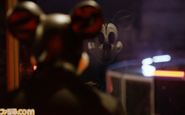 映画『マッド・マウス ～ミッキーとミニー～』場面写真が公開。マッド化したミッキーがガラス越しにこちらを見つめる。日本で3月7日に公開