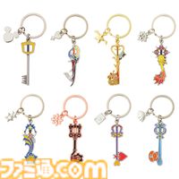 『キングダム ハーツ』一番くじが5月23日に再販決定。初登場時に好評だったキーブレードのチャーム、ソラとロクサスのスタチューを入手するチャンスが再び