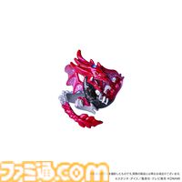 『遊戯王』トゥーン・ワールドのライトが登場。本を開くとトゥーンの世界が広がり周囲をライトアップ。シンプルな緑表紙も再現