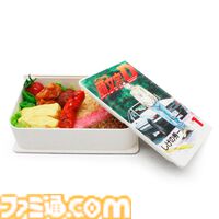 『頭文字D』単行本型のお弁当箱が登場。第1巻の表紙アートや背表紙を忠実に再現した、まるでコミックスなランチボックス。限定300個生産で販売