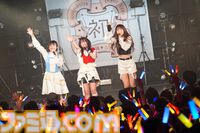 『学マス』デビューライブツアー“初陣公演”（梅田）リポート。美鈴の傲慢な1面が垣間見える新曲『ヨルニテ』初披露。春咲さんのツッコミが飛ぶMCがなんとも大阪っぽい公演に