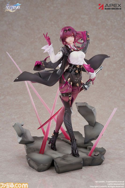 崩壊スターレイル』カフカが1/7スケールフィギュア化、UVライトで模様