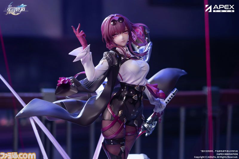 崩壊スターレイル』カフカが1/7スケールフィギュア化、UVライトで模様