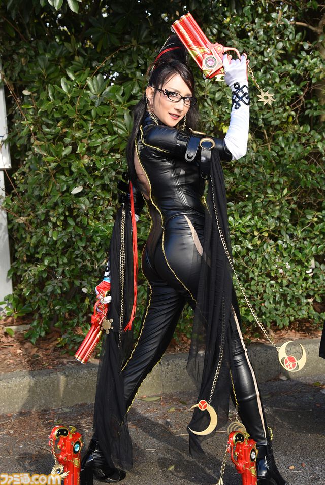 【コスプレ】『スト6』実装直後の不知火舞や『ドラクエ3リメイク』賢者、商人、遊び人も。『NIKKE』レッドシューズに『ベヨネッタ』もすてきな“ワンフェス2025[冬]”リポート