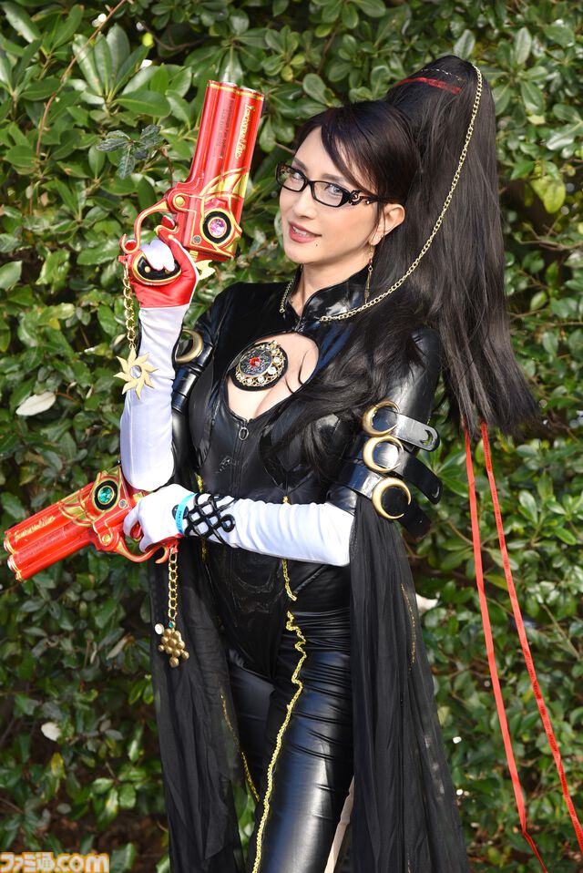 【コスプレ】『スト6』実装直後の不知火舞や『ドラクエ3リメイク』賢者、商人、遊び人も。『NIKKE』レッドシューズに『ベヨネッタ』もすてきな“ワンフェス2025[冬]”リポート