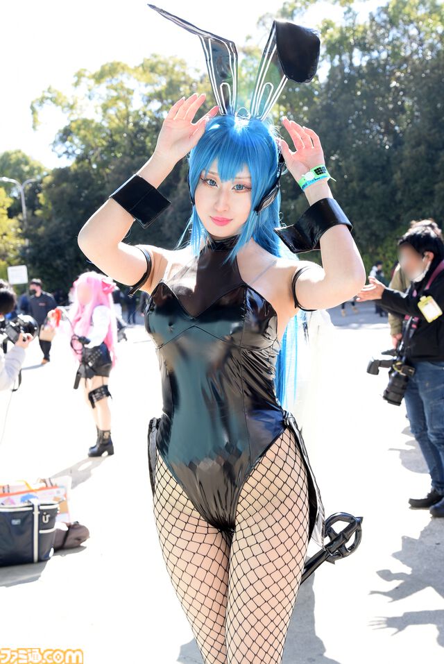 【コスプレ】『スト6』実装直後の不知火舞や『ドラクエ3リメイク』賢者、商人、遊び人も。『NIKKE』レッドシューズに『ベヨネッタ』もすてきな“ワンフェス2025[冬]”リポート
